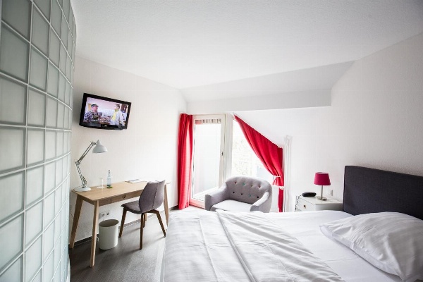 Wald & Golfhotel Lottental image 1